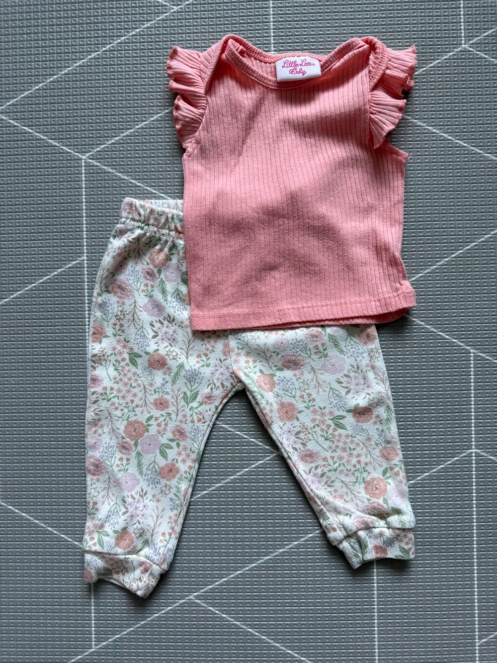 Little Lass|Baby girl spring set,Coral Ribbed Flutter Sleeve Top & Floral Pants• - Picture 3 of 6